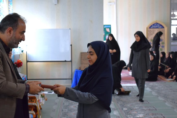 اهدای کلام الله مجید از سوی دفتر مقام معظم رهبری به نو دانشجو معلمان 6