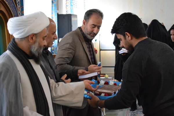 اهدای کلام الله مجید از سوی دفتر مقام معظم رهبری به نو دانشجو معلمان 10