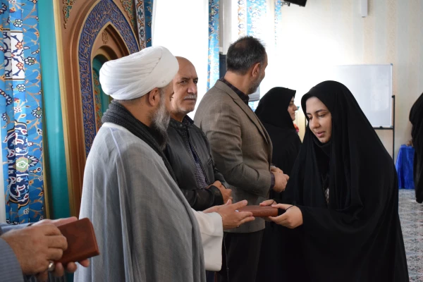 اهدای کلام الله مجید از سوی دفتر مقام معظم رهبری به نو دانشجو معلمان 9