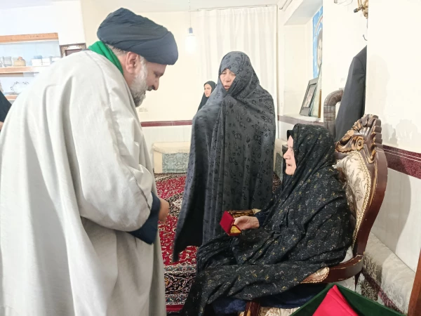 دیدار اعضای هیات رئیسه دانشگاه با خانواده شهید مدافع حرم حاج اکبر نظری 5