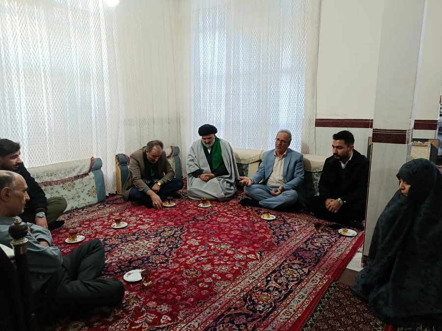 دیدار اعضای هیات رئیسه دانشگاه با خانواده شهید مدافع حرم حاج اکبر نظری 6