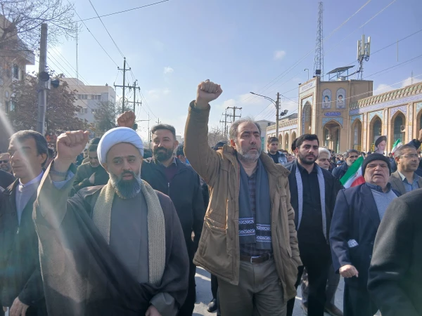 حضور پرشور اساتید، کارکنان و دانشجویان دانشگاه فرهنگیان کرمانشاه در مراسم تشییع و تدفین شهدای فتنه آمریکایی - صهیونیستی 4