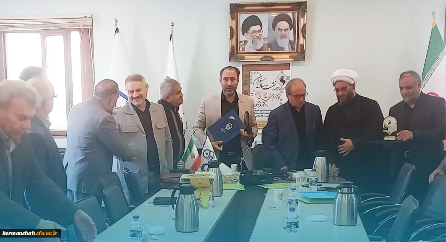 انتخاب کانون بسیج اساتید دانشگاه فرهنگیان کرمانشاه به عنوان عضو فعال نهضت استادی بسیج و برگزیده اولین جشنواره شهید مطهری 3