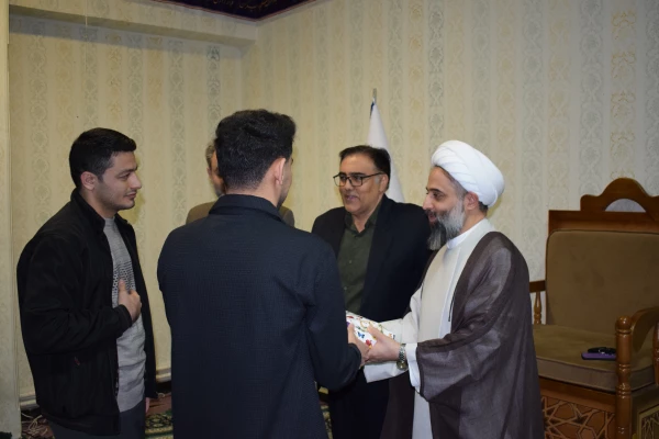 برگزاری مراسم ضیافت افطار اعضای هیات رئیسه دانشگاه با دانشجویان  9