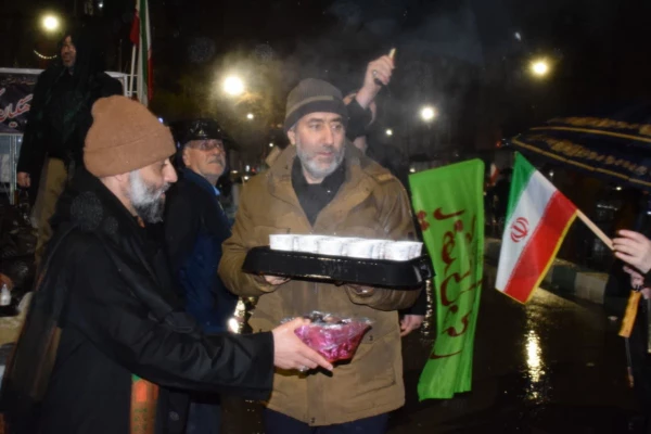 بازدید ریاست دانشگاه از موکب خدماتی و ایستگاه صلواتی دانشگاه فرهنگیان استان کرمانشاه 5