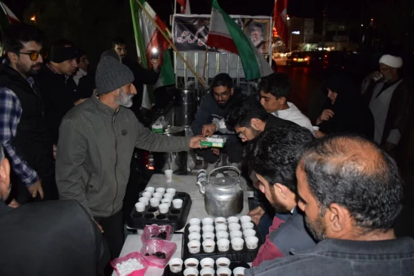 بازدید ریاست دانشگاه از موکب خدماتی و ایستگاه صلواتی دانشگاه فرهنگیان استان کرمانشاه 19