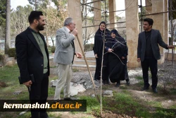 کاشت نهال در پردیس شهید توسط اعضای هیات رئیسه دانشگاه 
 3