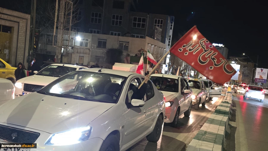 بازدید ریاست دانشگاه از موکب خدماتی و ایستگاه صلواتی دانشگاه فرهنگیان استان کرمانشاه 7