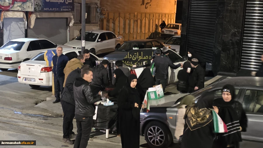 بازدید ریاست دانشگاه از موکب خدماتی و ایستگاه صلواتی دانشگاه فرهنگیان استان کرمانشاه 8