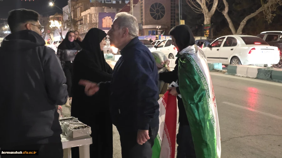 بازدید ریاست دانشگاه از موکب خدماتی و ایستگاه صلواتی دانشگاه فرهنگیان استان کرمانشاه 10
