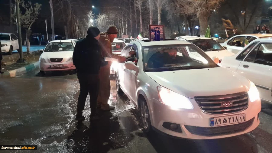 بازدید ریاست دانشگاه از موکب خدماتی و ایستگاه صلواتی دانشگاه فرهنگیان استان کرمانشاه 13
