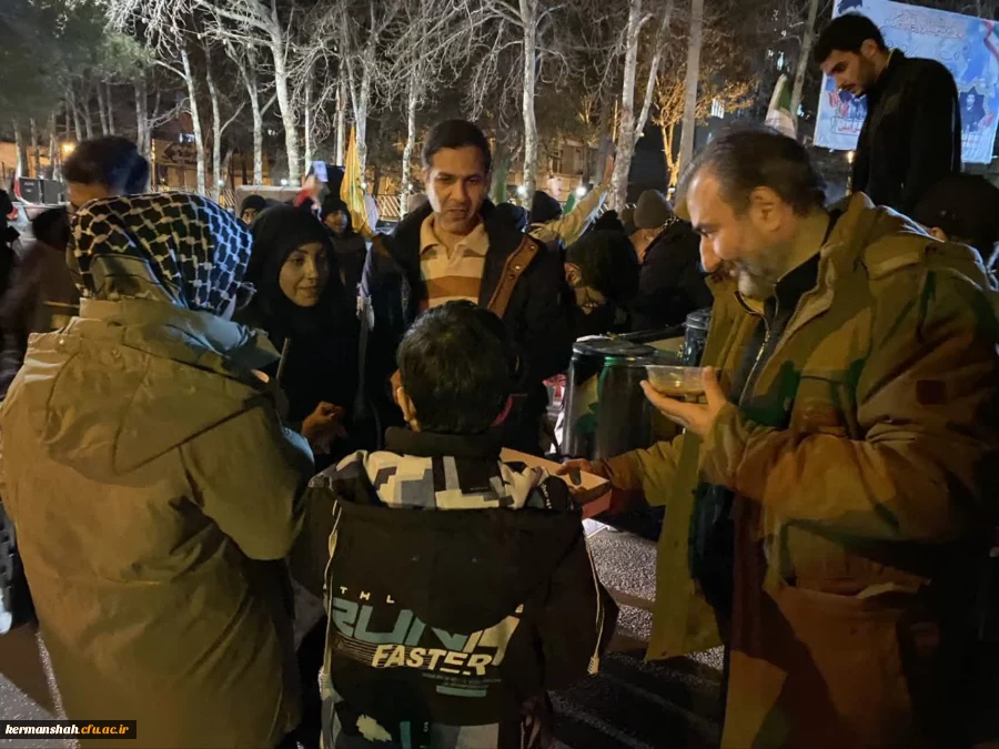 بازدید ریاست دانشگاه از موکب خدماتی و ایستگاه صلواتی دانشگاه فرهنگیان استان کرمانشاه 14