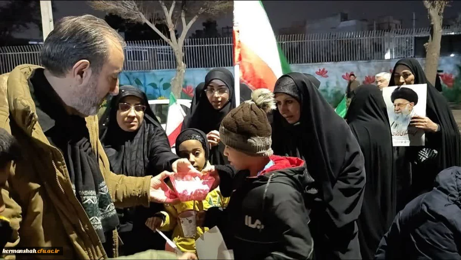 بازدید ریاست دانشگاه از موکب خدماتی و ایستگاه صلواتی دانشگاه فرهنگیان استان کرمانشاه 17