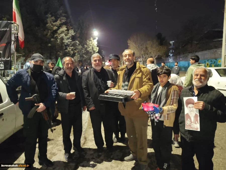 بازدید ریاست دانشگاه از موکب خدماتی و ایستگاه صلواتی دانشگاه فرهنگیان استان کرمانشاه 18