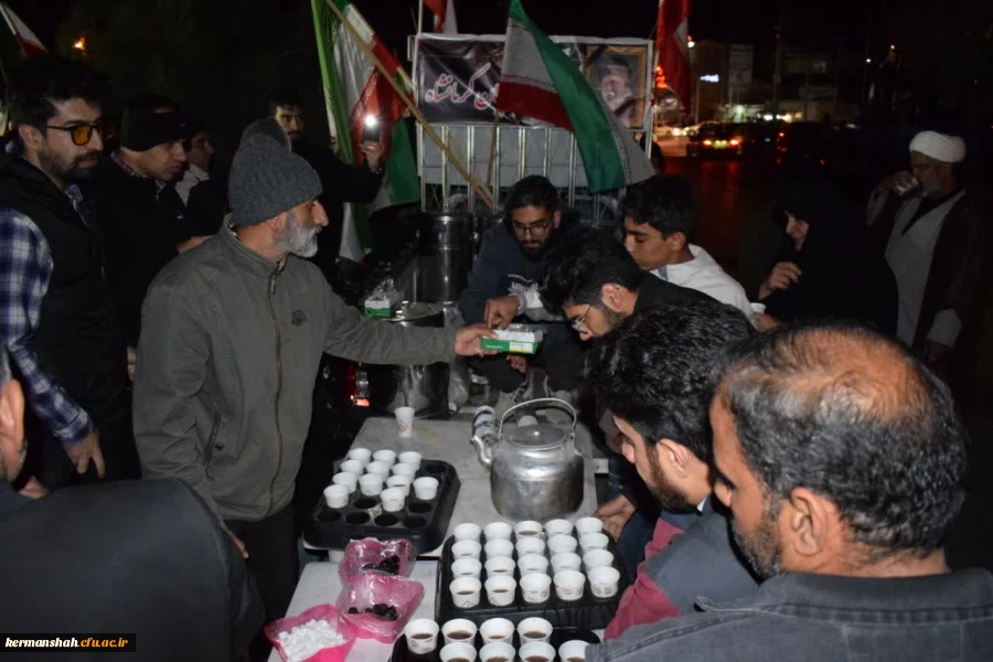 بازدید ریاست دانشگاه از موکب خدماتی و ایستگاه صلواتی دانشگاه فرهنگیان استان کرمانشاه 19
