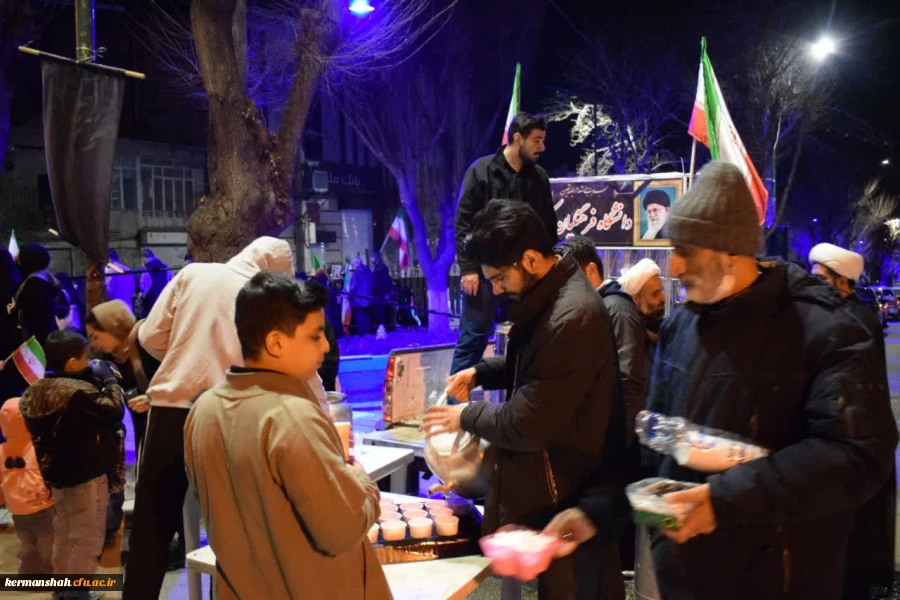 بازدید ریاست دانشگاه از موکب خدماتی و ایستگاه صلواتی دانشگاه فرهنگیان استان کرمانشاه 22