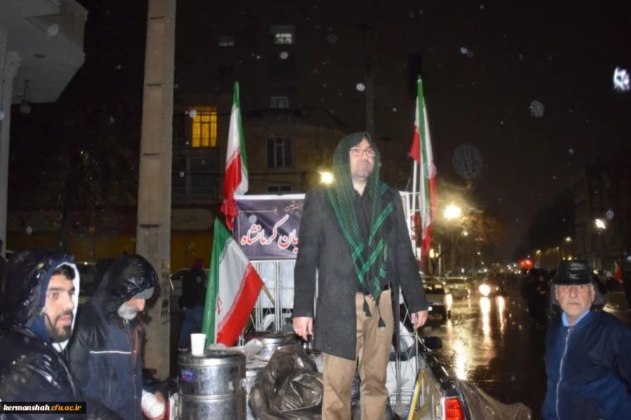 بازدید ریاست دانشگاه از موکب خدماتی و ایستگاه صلواتی دانشگاه فرهنگیان استان کرمانشاه 23