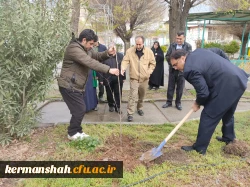 کاشت نهال توسط اعضای هیات رئیسه دانشگاه به مناسبت هفته منابع طبیعی و روز درختکاری
 3