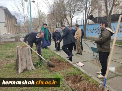 کاشت نهال توسط اعضای هیات رئیسه دانشگاه به مناسبت هفته منابع طبیعی و روز درختکاری
 2