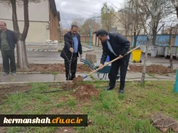 کاشت نهال توسط اعضای هیات رئیسه دانشگاه به مناسبت هفته منابع طبیعی و روز درختکاری
 3