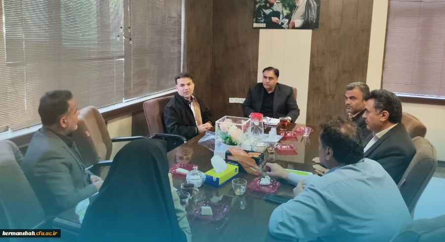 عنوان: تشریح راهکارهای توسعه همکاری های علمی در دیدار مدیران گروه با ریاست دانشگاه

 2