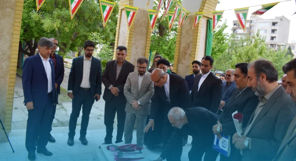 ادای احترام استاندار و هیأت همراه به شهدای گمنام در بدو ورود به دانشگاه فرهنگیان 6